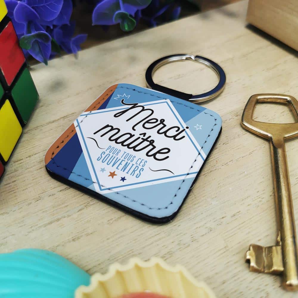 cadeau-Fin-annee-scolaire-Depart-en-retraite-merci-maitre-Geometrique-porte-cle-carre-cote.jpg