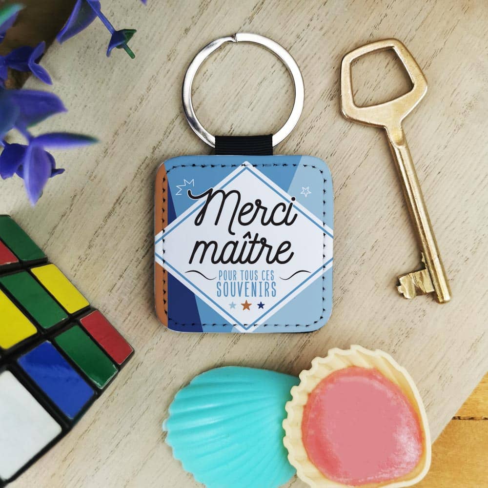 cadeau-Fin-annee-scolaire-Depart-en-retraite-merci-maitre-Geometrique-porte-cle-carre-haut.jpg