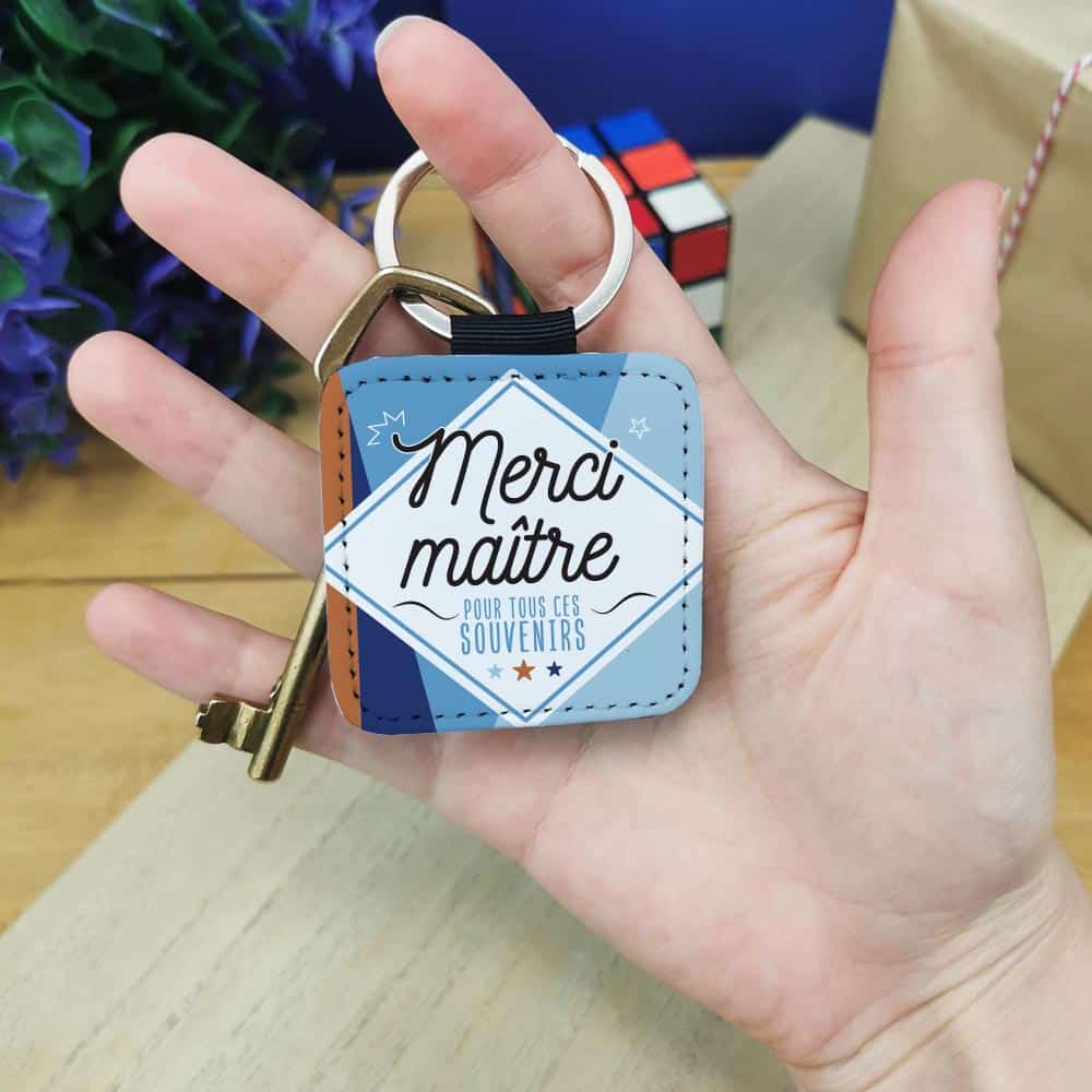 cadeau-Fin-annee-scolaire-Depart-en-retraite-merci-maitre-Geometrique-porte-cle-carre-main.jpg