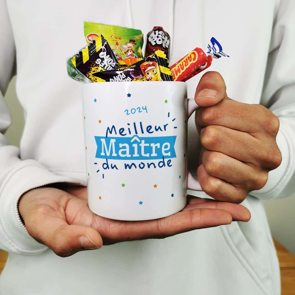 cadeau-Fin-annee-scolaire-meilleur-maitre-du-monde-Meilleur-du-monde-mug-90-mains.jpg