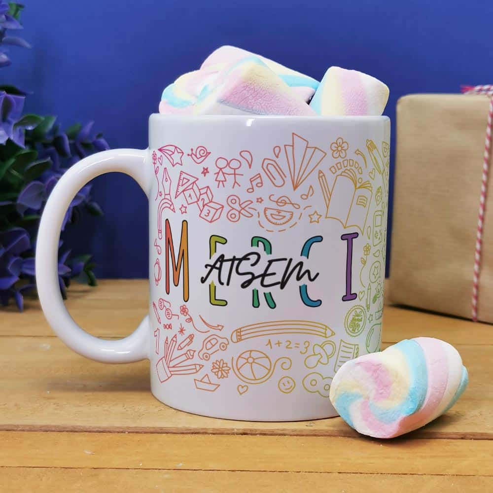 cadeau-Fin-annee-scolaire-merci-atsem-arc-en-ciel-mug-torsades-guimauve-avant.jpg