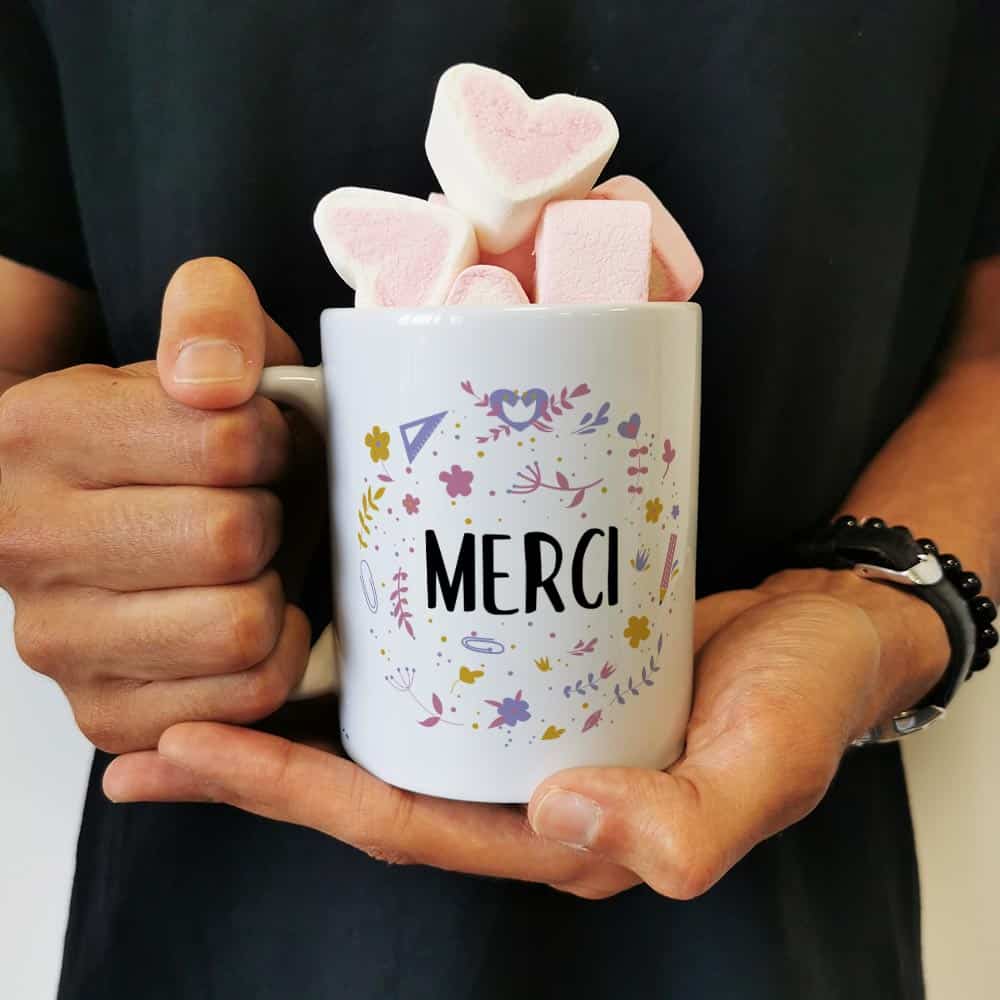 cadeau-Fin-annee-scolaire-merci-florale-mug-coeur-guimauve-mains.jpg