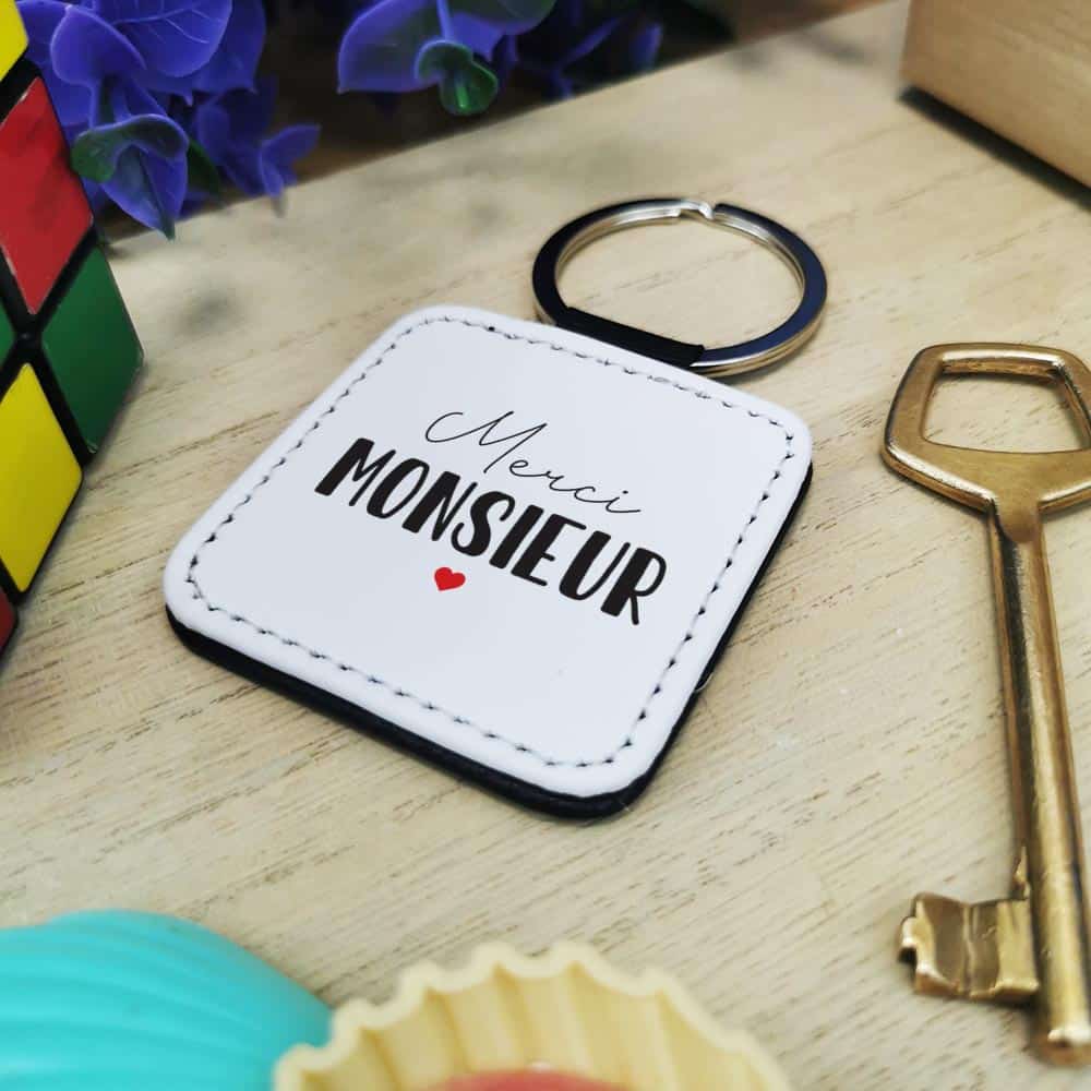cadeau-Fin-annee-scolaire-merci-monsieur-Merci-coeur-porte-cle-carre-cote.jpg
