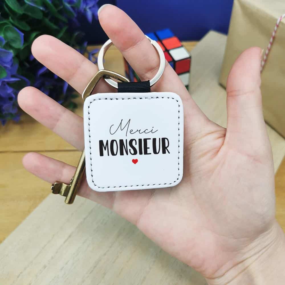 cadeau-Fin-annee-scolaire-merci-monsieur-Merci-coeur-porte-cle-carre-main.jpg