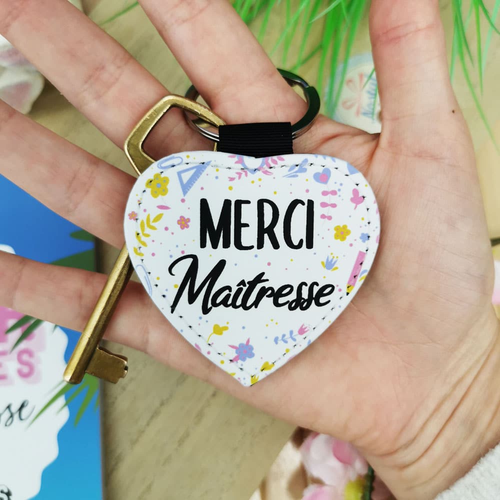 porte-cle-coeur-merci-maitresse-floral-main2.jpg